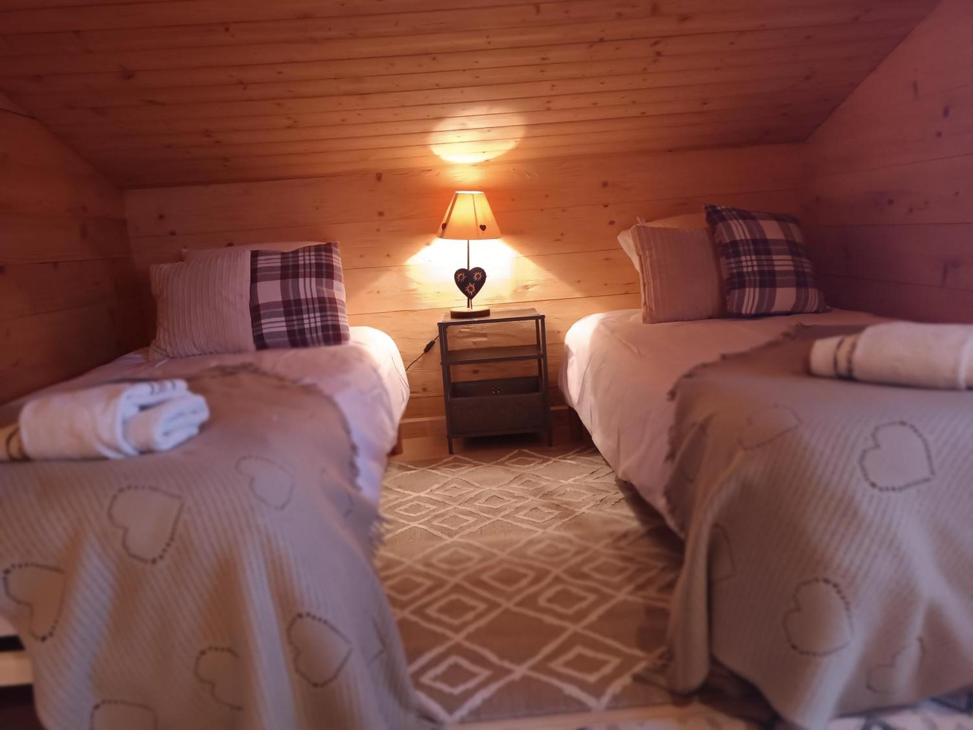 Charming Family Chalet For 8 People, With Private Hot Tub Les Clefs Exteriör bild
