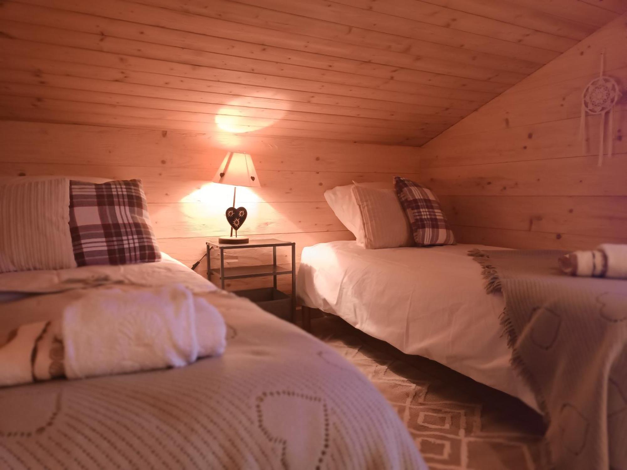 Charming Family Chalet For 8 People, With Private Hot Tub Les Clefs Exteriör bild