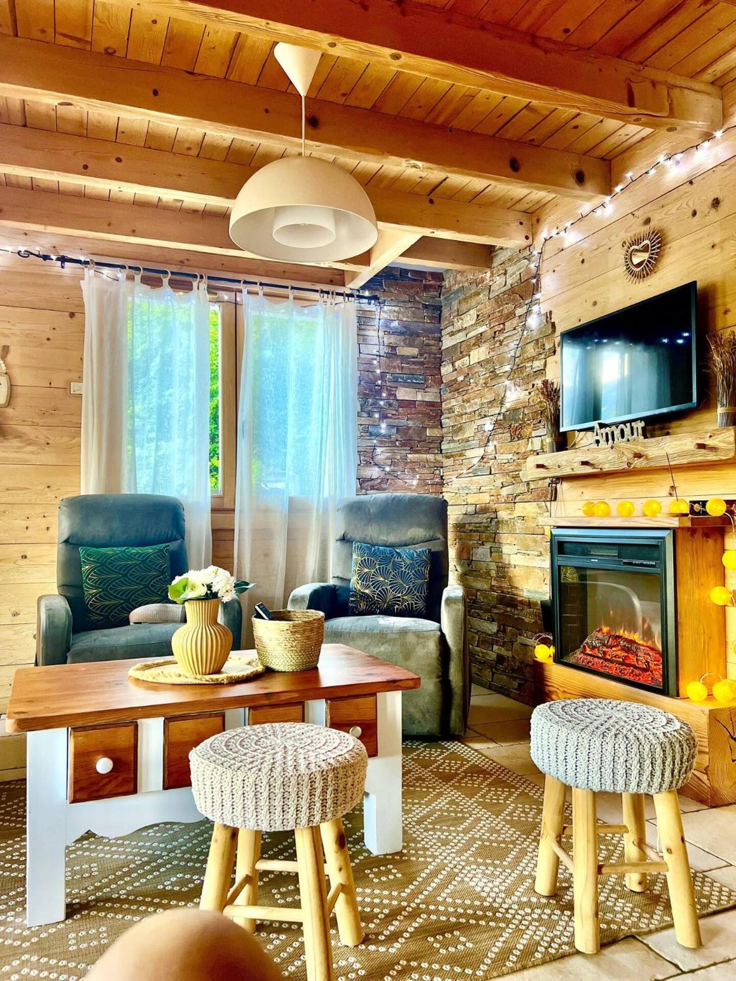 Charming Family Chalet For 8 People, With Private Hot Tub Les Clefs Exteriör bild