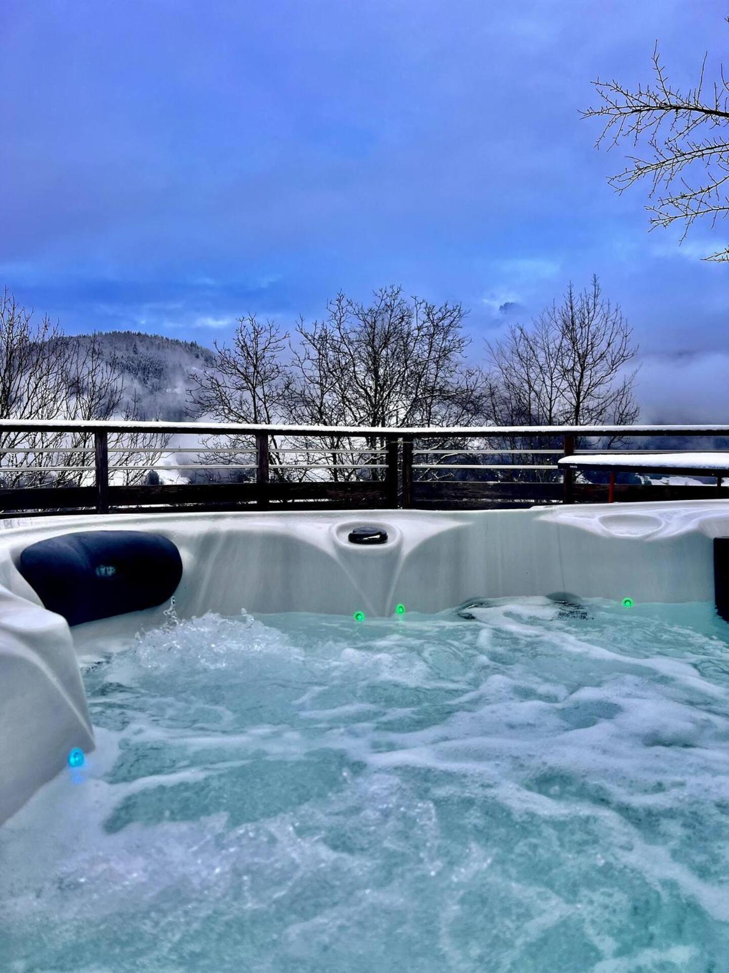 Charming Family Chalet For 8 People, With Private Hot Tub Les Clefs Exteriör bild