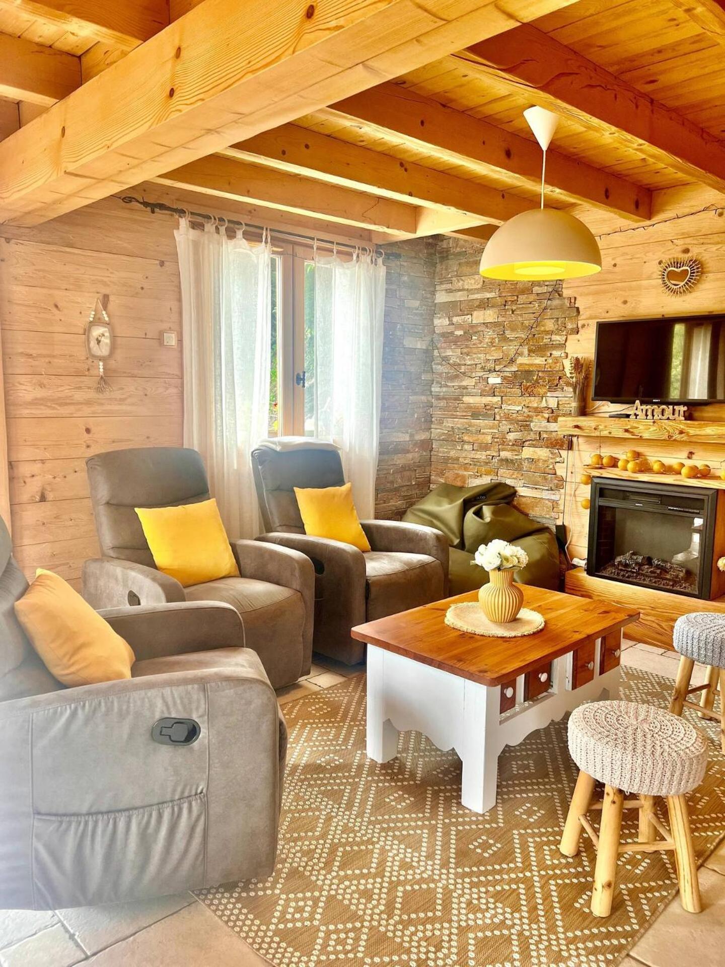 Charming Family Chalet For 8 People, With Private Hot Tub Les Clefs Exteriör bild