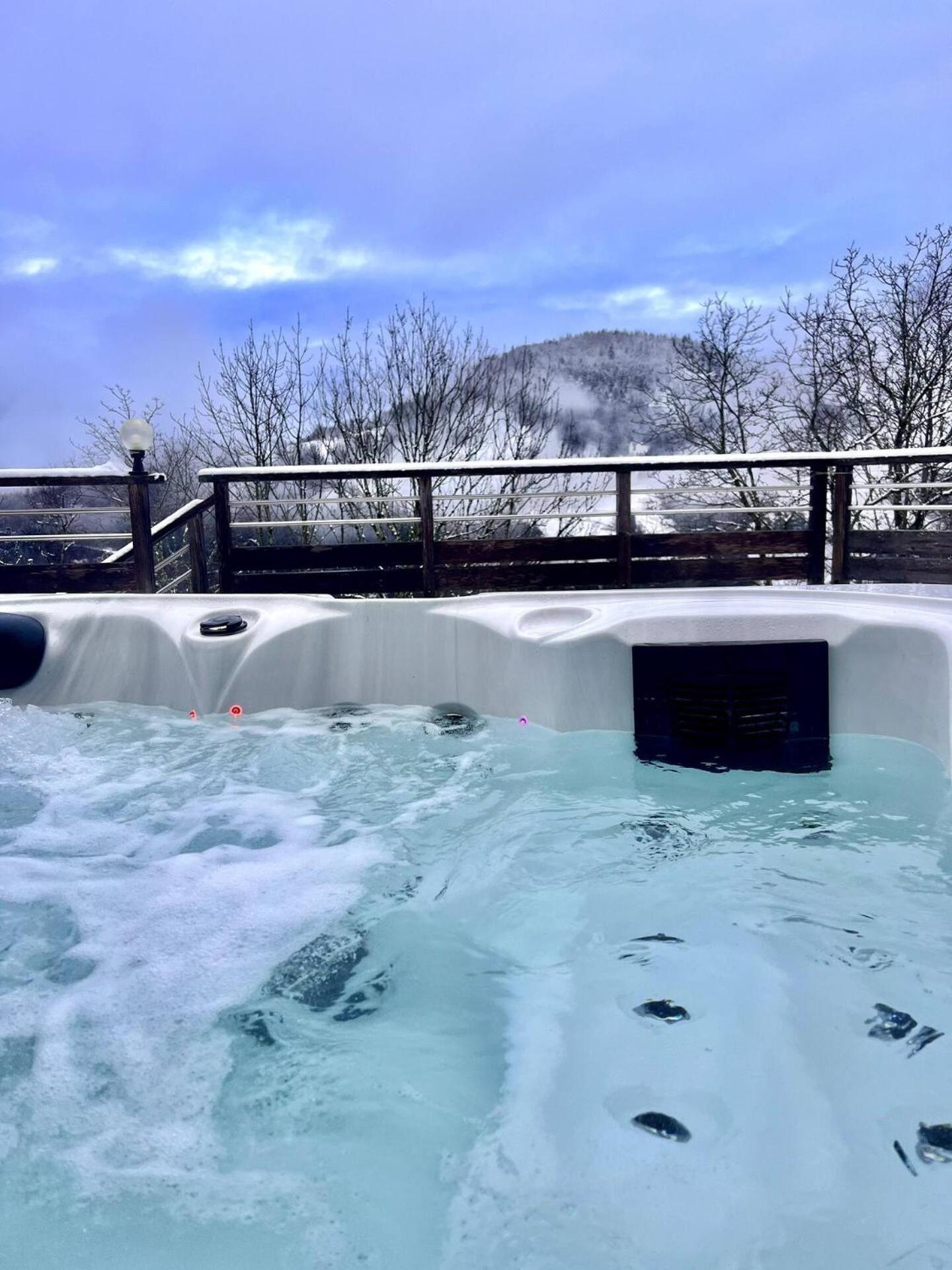 Charming Family Chalet For 8 People, With Private Hot Tub Les Clefs Exteriör bild