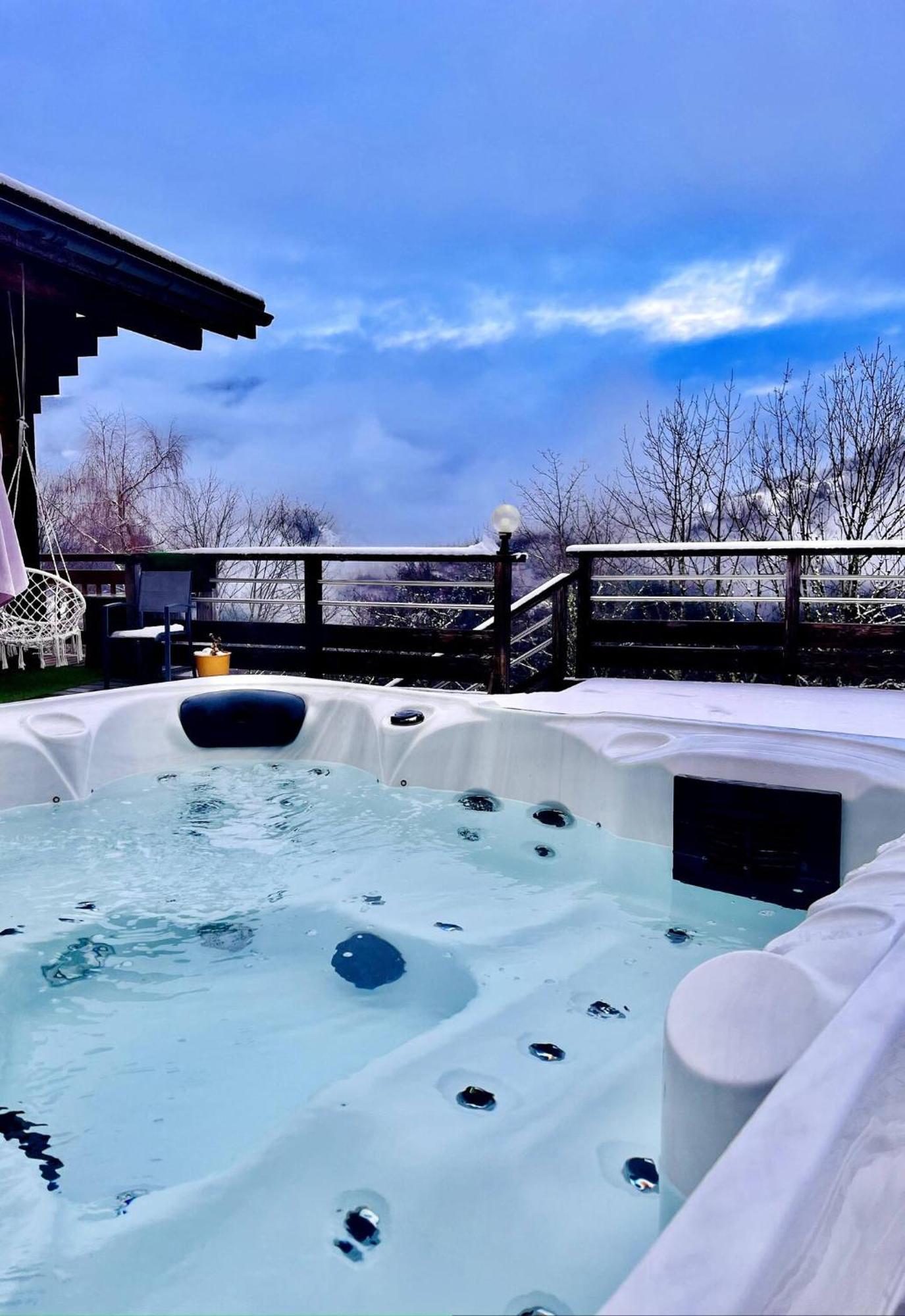 Charming Family Chalet For 8 People, With Private Hot Tub Les Clefs Exteriör bild
